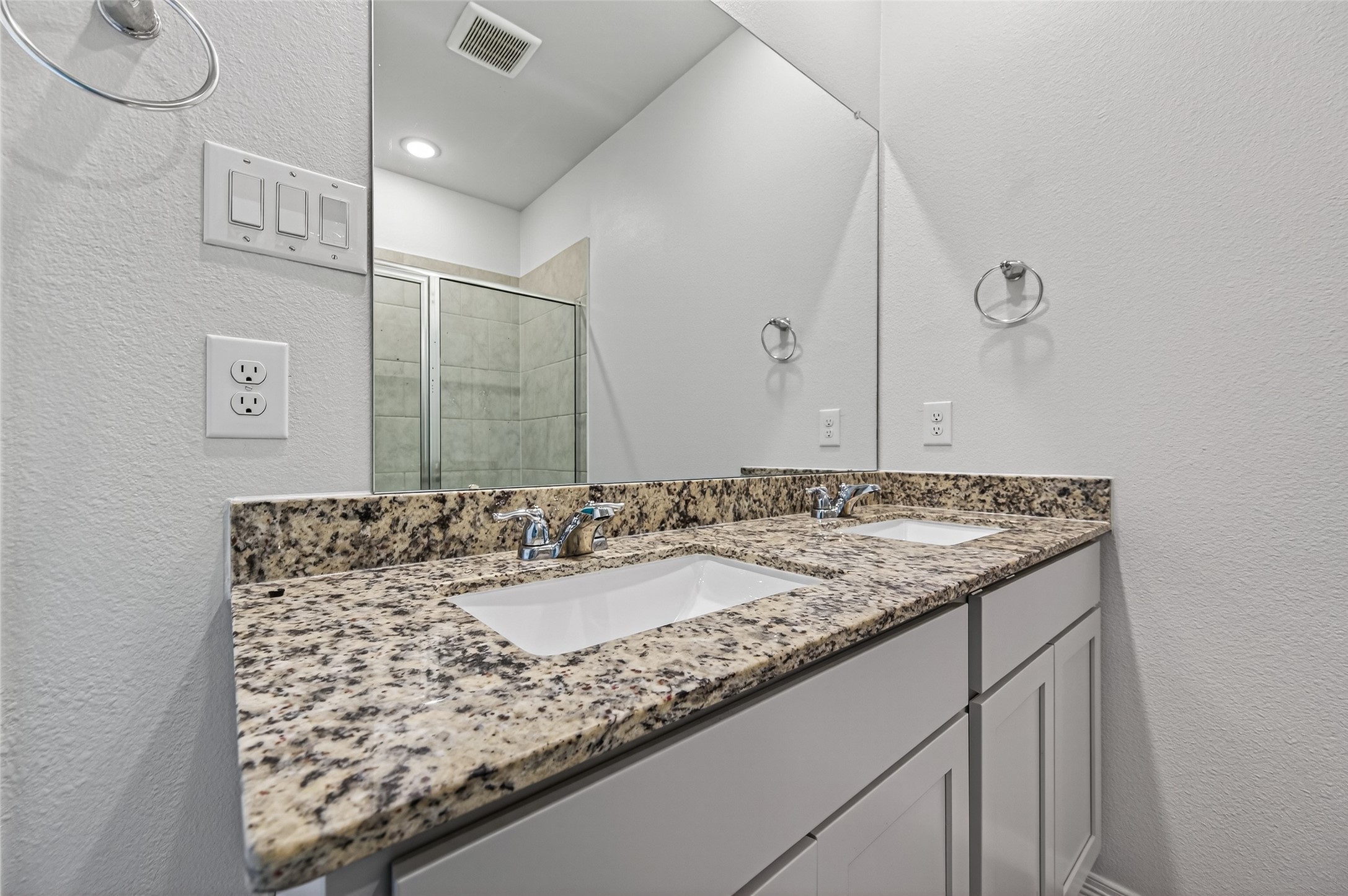 23222 Spring Genesis Lane Katy, TX 77493 - Photo 34 of 43 Sleek and modern granite countertops!