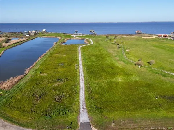 $550,000 | 316 Calcasieu Lake Drive, Lake Charles, LA 70607