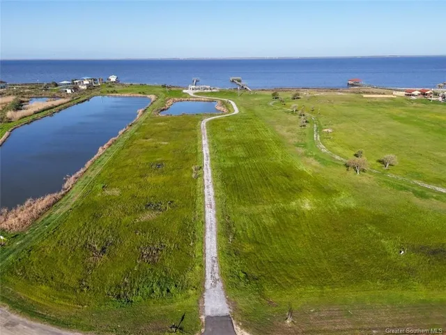 $575,000 | 316 Calcasieu Lake Drive, Lake Charles, LA 70607