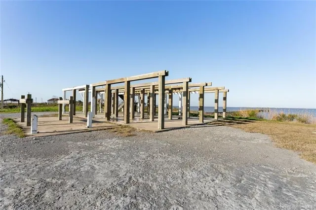 $575,000 | 316 Calcasieu Lake Drive, Lake Charles, LA 70607