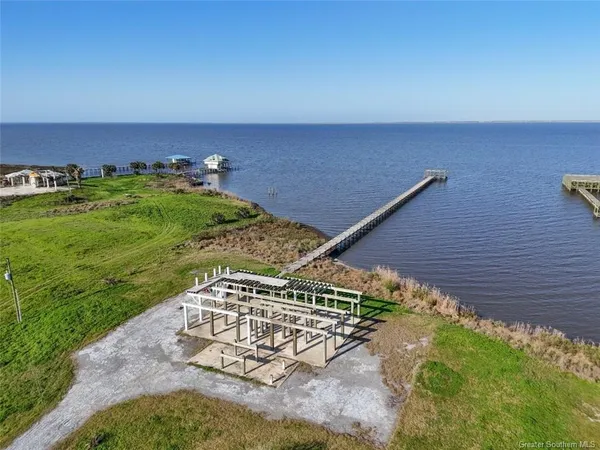 $550,000 | 316 Calcasieu Lake Drive, Lake Charles, LA 70607