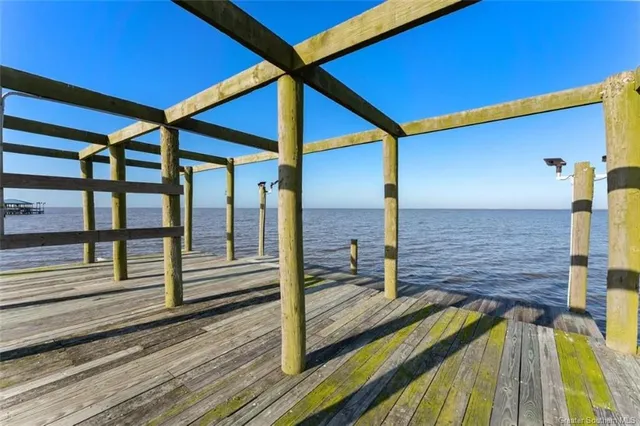 $575,000 | 316 Calcasieu Lake Drive, Lake Charles, LA 70607