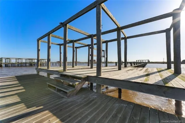 $575,000 | 316 Calcasieu Lake Drive, Lake Charles, LA 70607