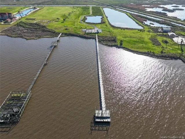 $575,000 | 316 Calcasieu Lake Drive, Lake Charles, LA 70607