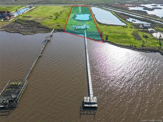 $575,000 | 316 Calcasieu Lake Drive, Lake Charles, LA 70607