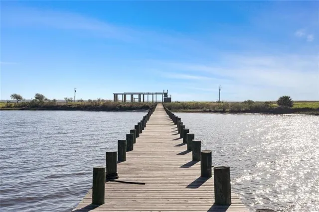 $575,000 | 316 Calcasieu Lake Drive, Lake Charles, LA 70607