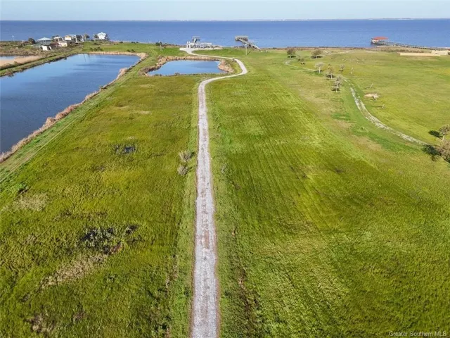 $575,000 | 316 Calcasieu Lake Drive, Lake Charles, LA 70607