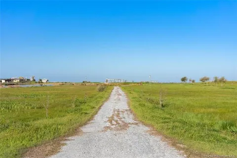 $575,000 | 316 Calcasieu Lake Drive, Lake Charles, LA 70607