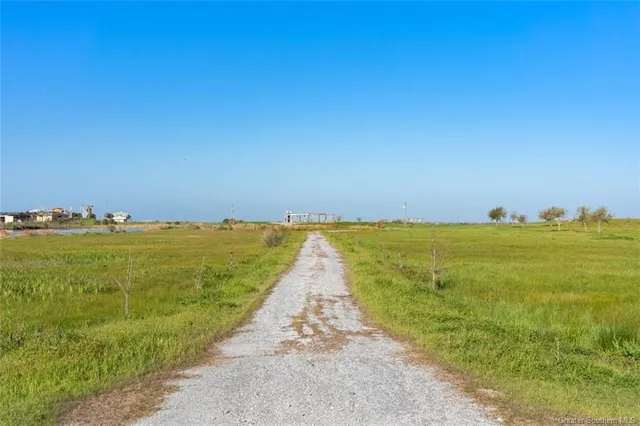 $575,000 | 316 Calcasieu Lake Drive, Lake Charles, LA 70607