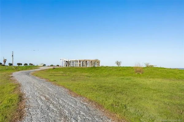 $550,000 | 316 Calcasieu Lake Drive, Lake Charles, LA 70607