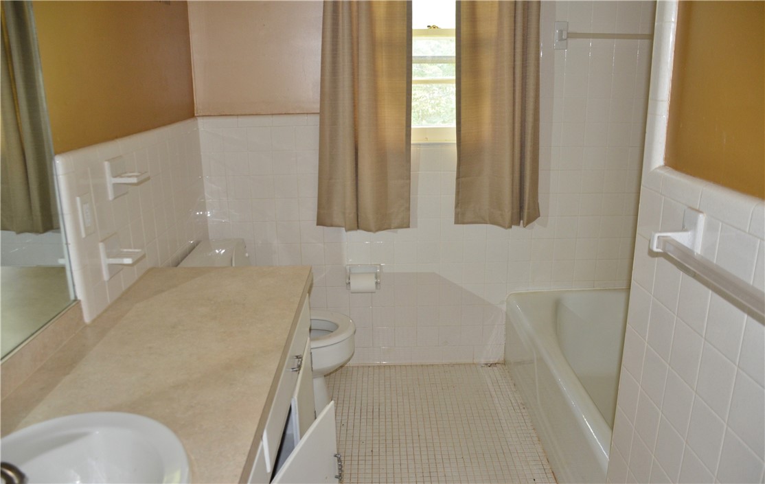 92 Cardinal Drive Clemson, SC 29631 - Photo 17 of 24 Full Bath