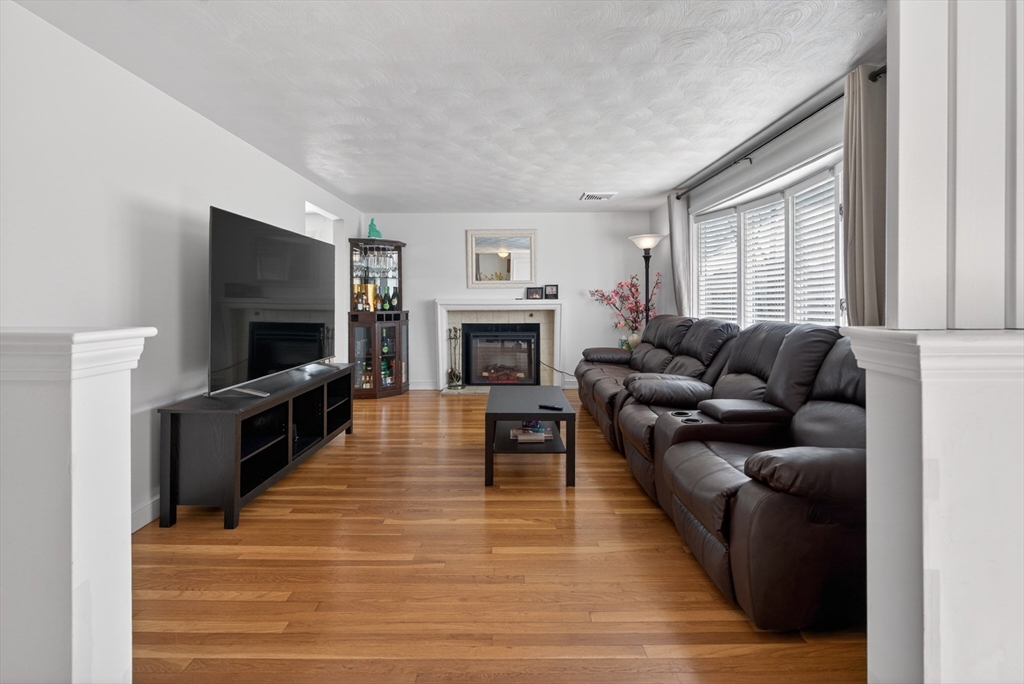 4 Park River Street Needham, MA 02494 - Photo 9 of 41