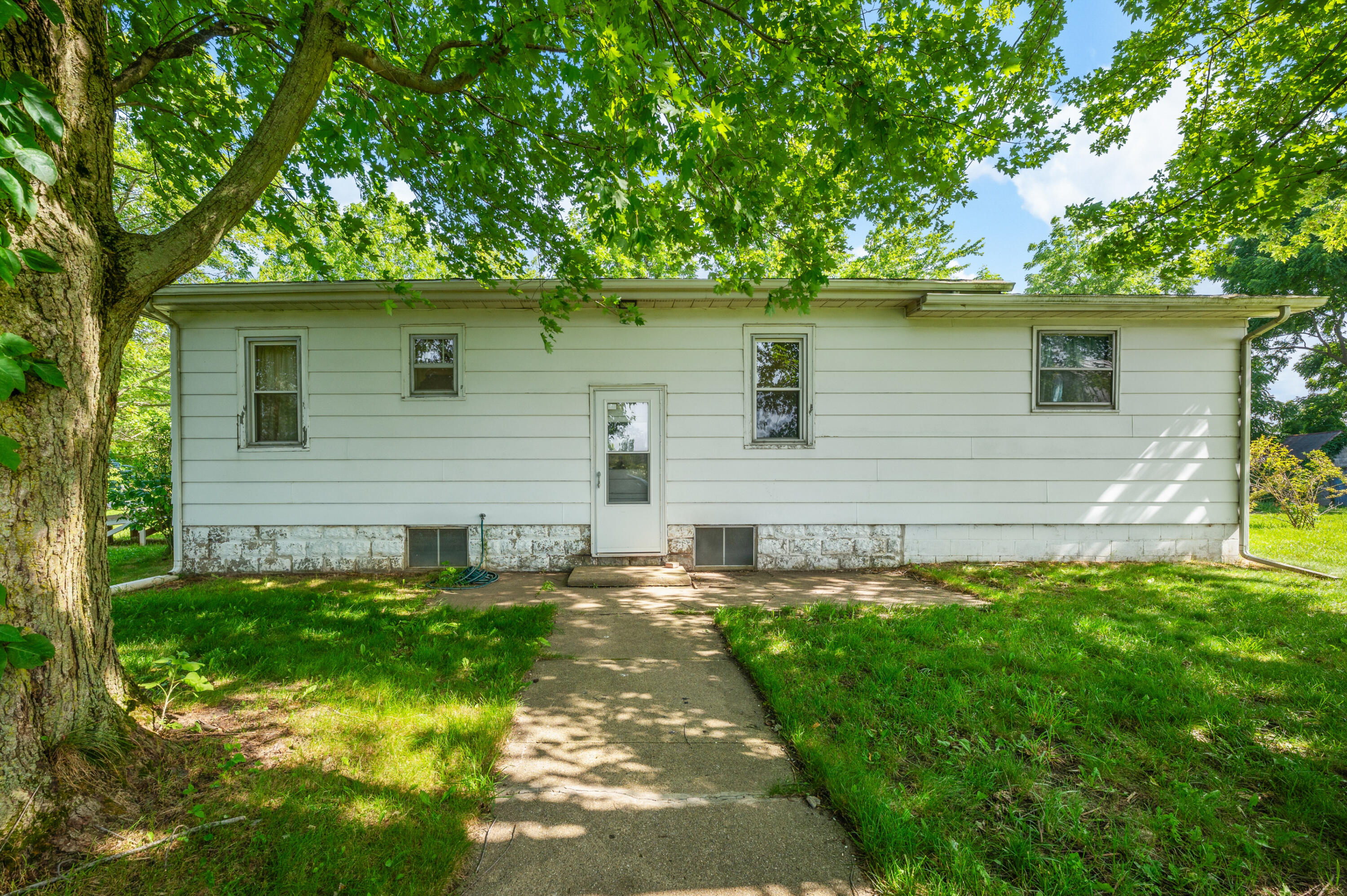 3709 Michael Road Eau Claire, MI 49111 - Photo 4 of 44 0505DSC_0747