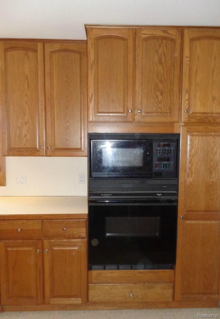 49275 Hanford Road Canton, MI 48187 - Photo 10 of 28 Kitchen View #4