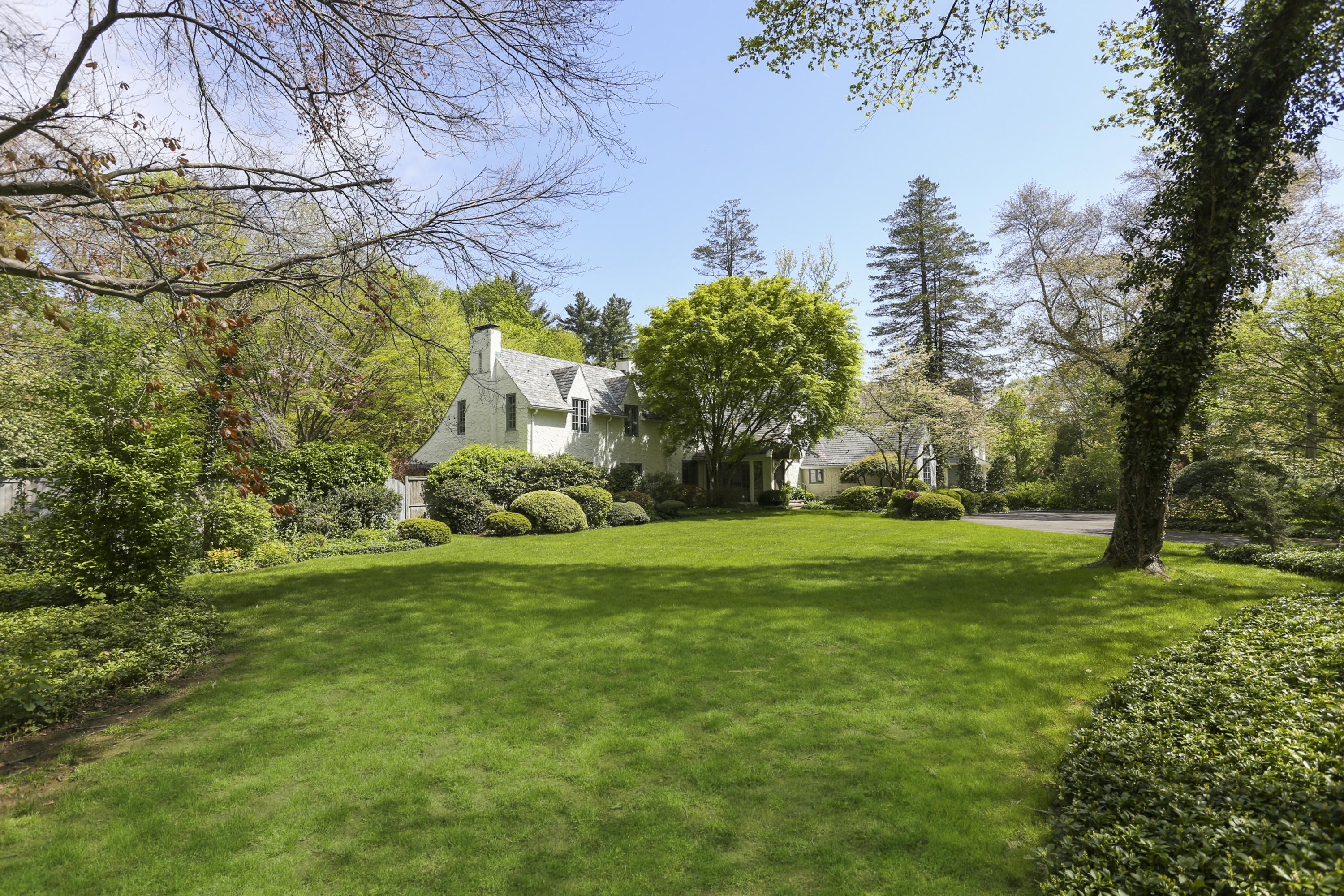 5 Meadowbrook Road Darien, CT 06820 - Photo 2 of 40 a view of a field