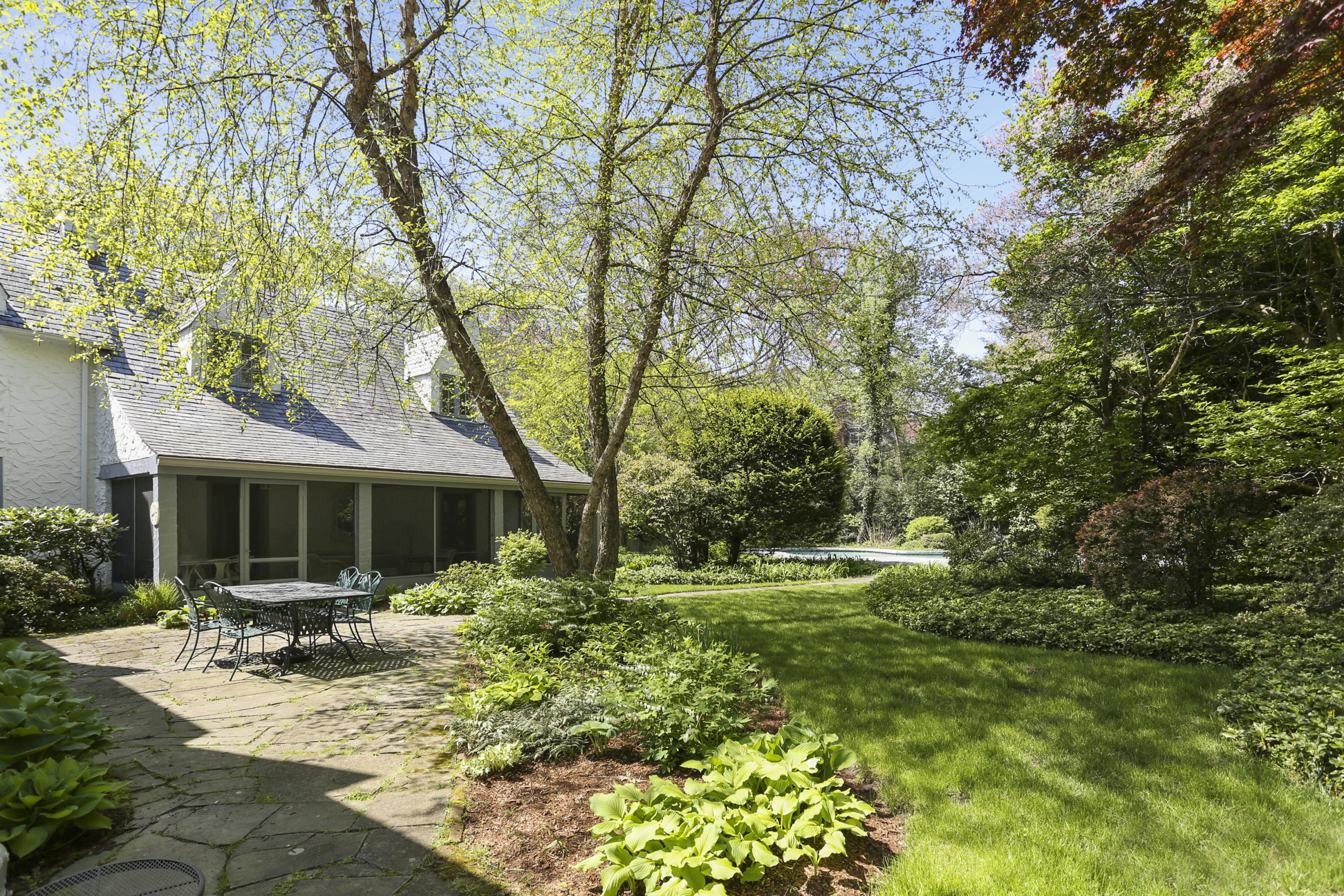 5 Meadowbrook Road Darien, CT 06820 - Photo 35 of 40 a view of a patio with table and chairs potted plants and large tree