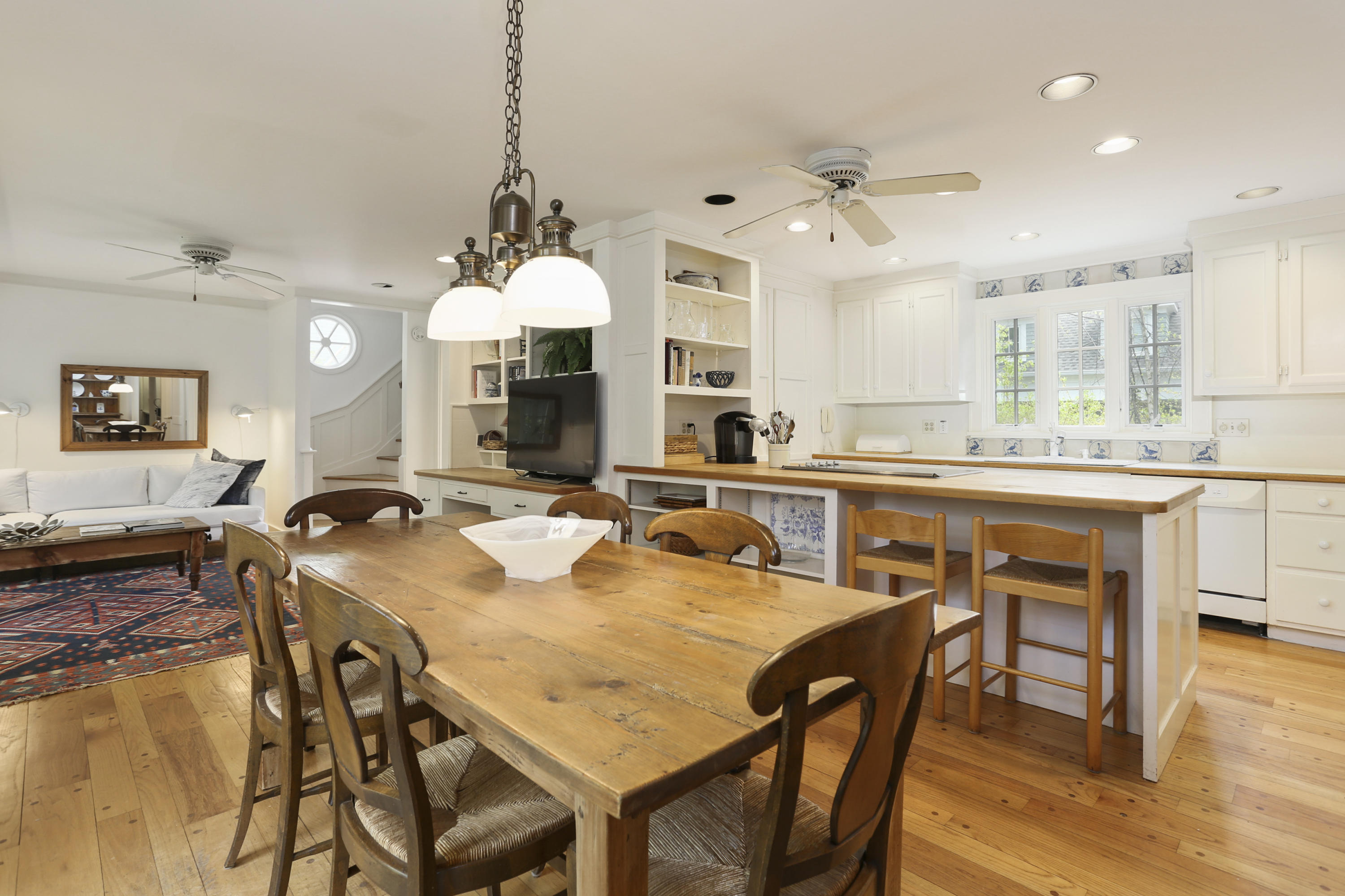5 Meadowbrook Road Darien, CT 06820 - Photo 9 of 40 a large kitchen with a table and chairs