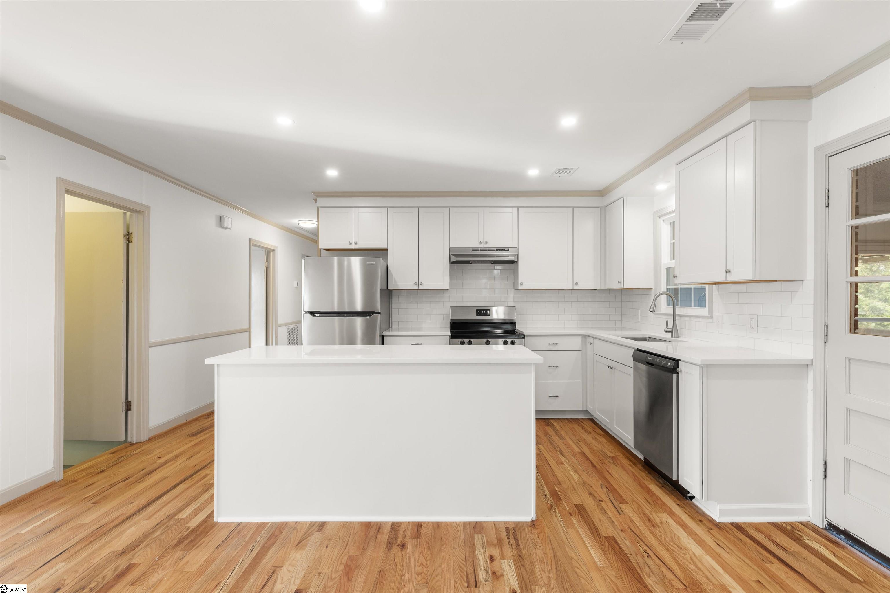 1 Alpine Drive Taylors, SC 29687 - Photo 10 of 37