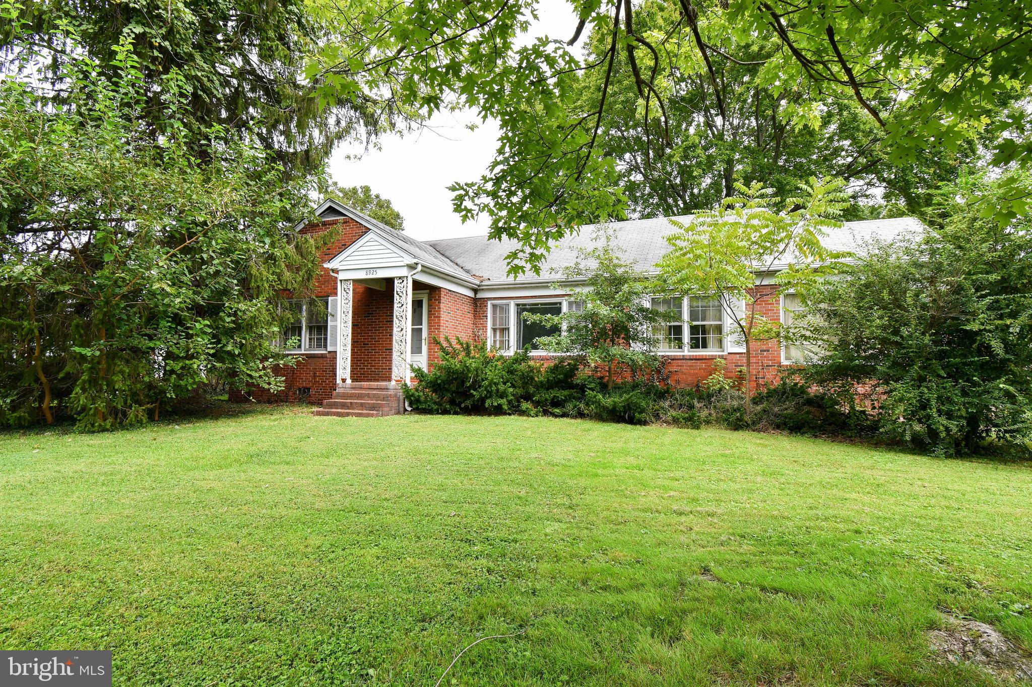 8925 Sudley Road Manassas, VA 20110 - Photo 2 of 33 Welcome home!