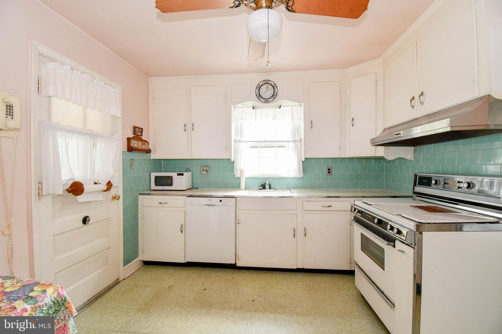 8925 Sudley Road Manassas, VA 20110 - Photo 12 of 33 Kitchen
