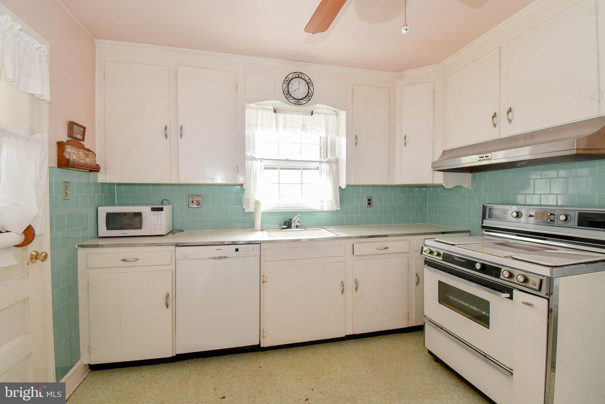 8925 Sudley Road Manassas, VA 20110 - Photo 13 of 33 Kitchen
