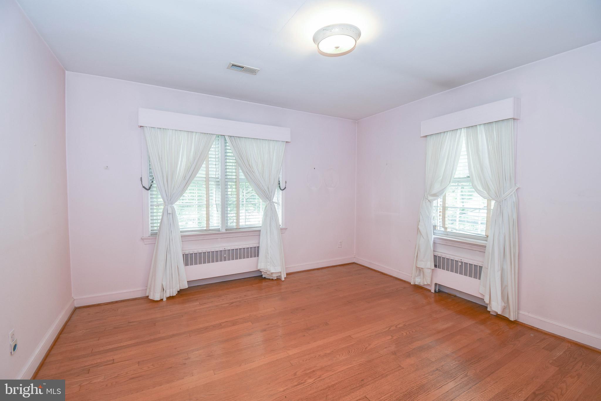 8925 Sudley Road Manassas, VA 20110 - Photo 22 of 33 Bedroom 3