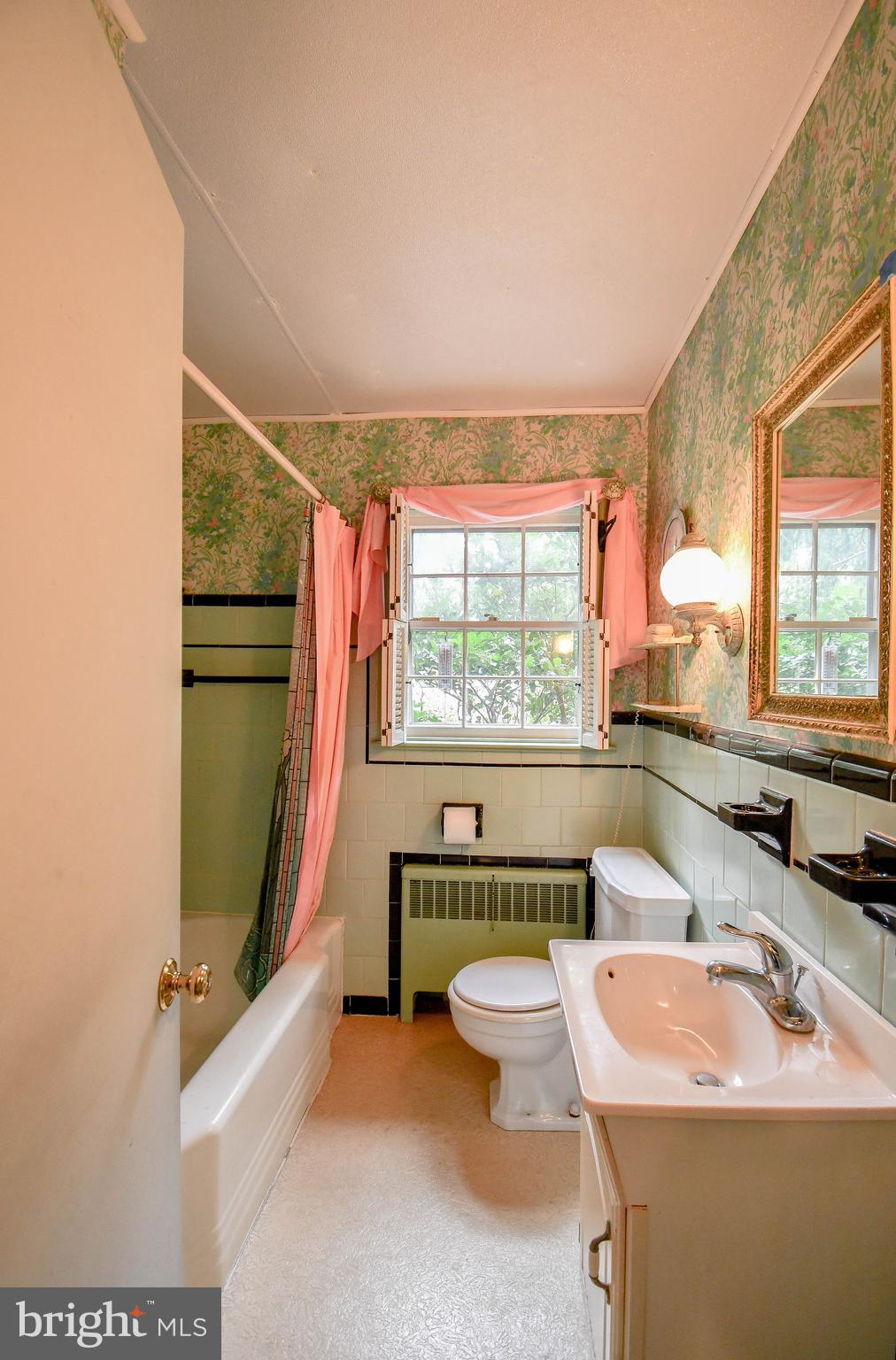 8925 Sudley Road Manassas, VA 20110 - Photo 23 of 33 Main level full bath