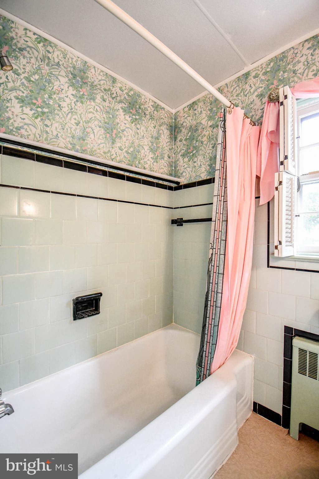 8925 Sudley Road Manassas, VA 20110 - Photo 24 of 33 Main level full bath