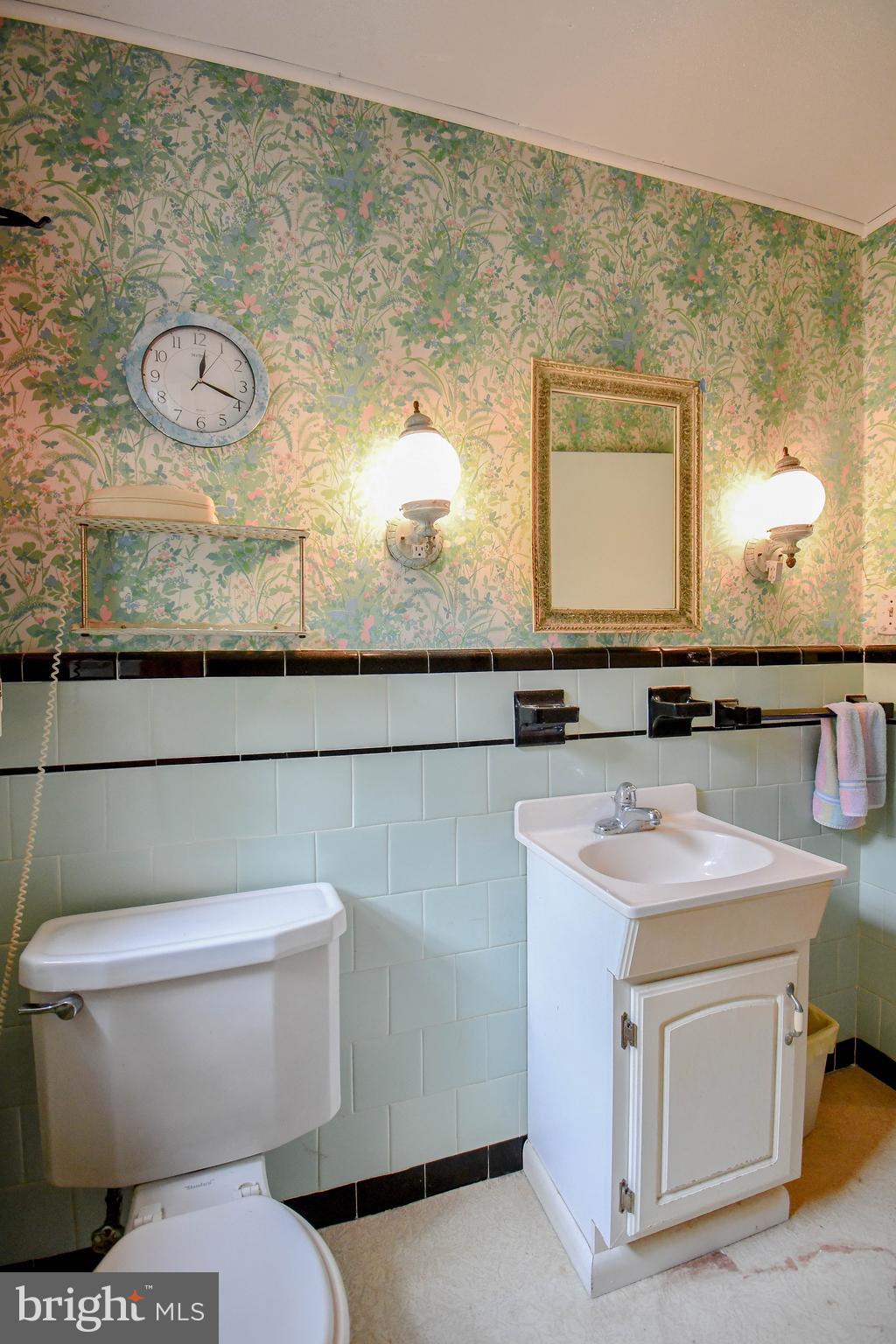 8925 Sudley Road Manassas, VA 20110 - Photo 25 of 33 Main level full bath
