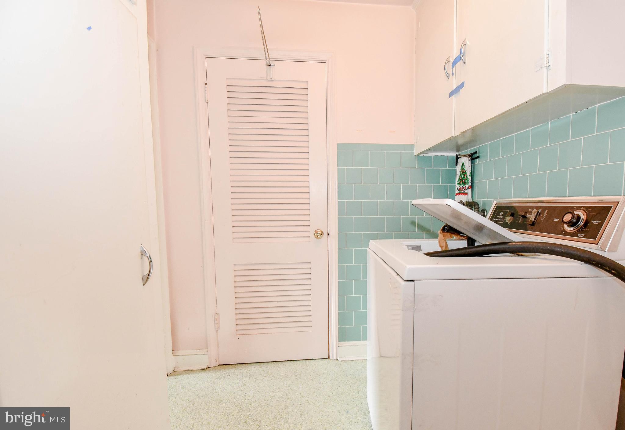 8925 Sudley Road Manassas, VA 20110 - Photo 26 of 33 Laundry