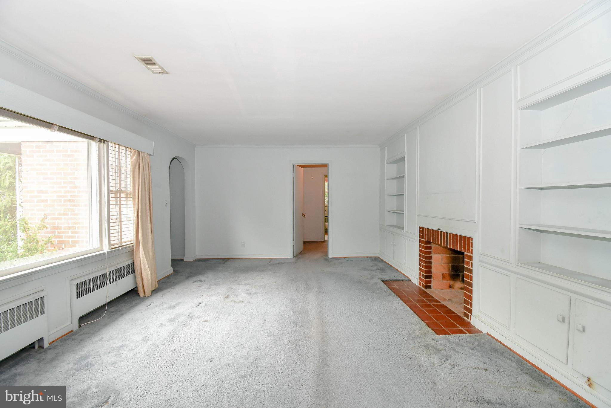 8925 Sudley Road Manassas, VA 20110 - Photo 4 of 33 Formal living room