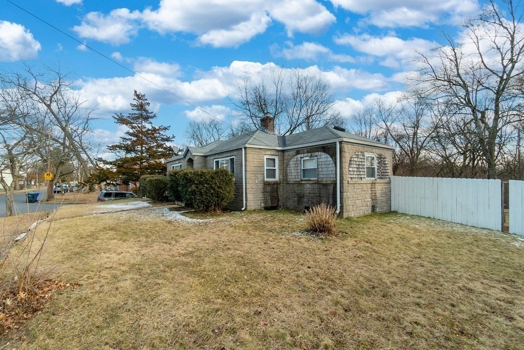 25 Plum Street Springfield, MA 01109 - Photo 3 of 35 Gallery Image 3