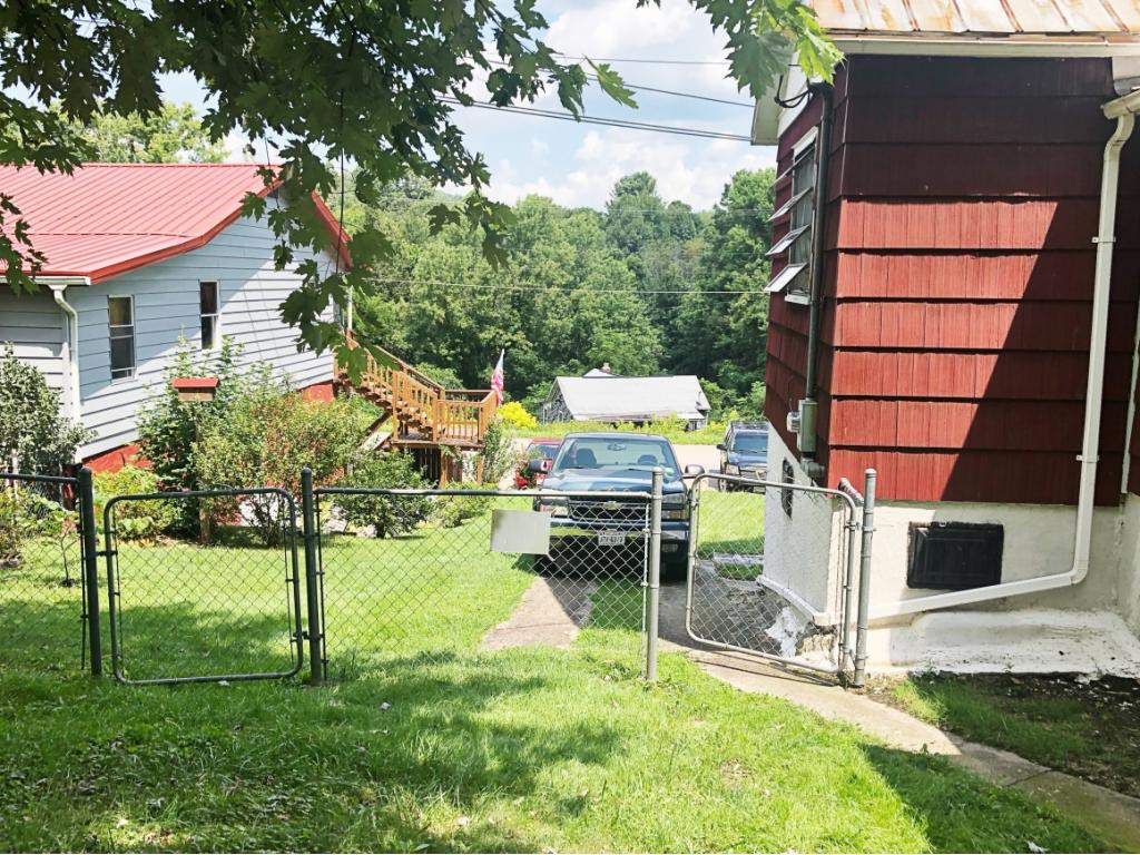 6504 Peters Road Norton, VA 24273 - Photo 3 of 19 Photo 3