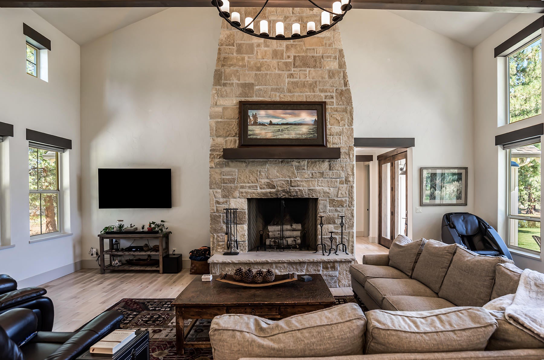 60540 Billadeau Road Bend, OR 97702 - Photo 7 of 39 07-Floor-to-Ceiling Stacked Stone Firepl