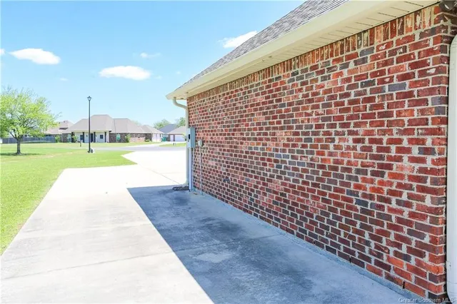 $639,000 | 5931 South 40 Court, Iowa, LA 70647