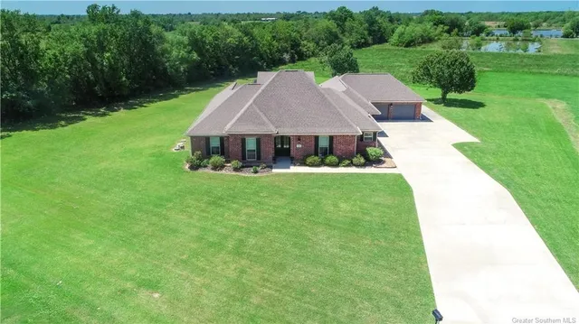$639,000 | 5931 South 40 Court, Iowa, LA 70647
