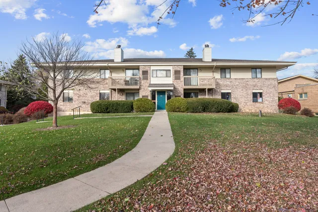 $225,000 | 116 East Freistadt Road, Unit B, Thiensville, WI 53092