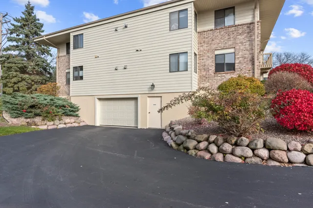 $225,000 | 116 East Freistadt Road, Unit B, Thiensville, WI 53092