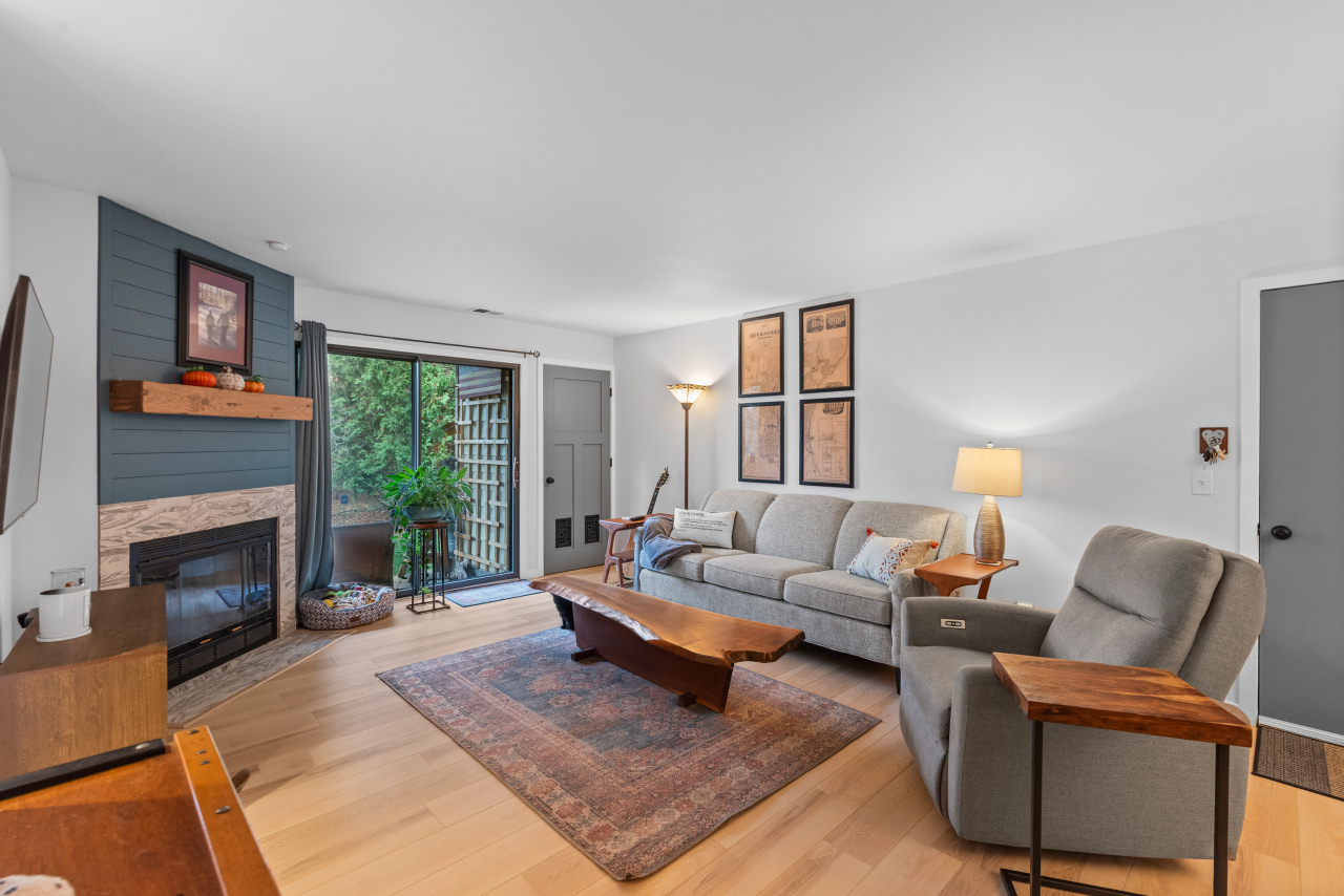 116 East Freistadt Road, Unit B Thiensville, WI 53092 - Photo 5 of 22 Livingroom