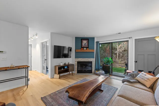 $225,000 | 116 East Freistadt Road, Unit B, Thiensville, WI 53092