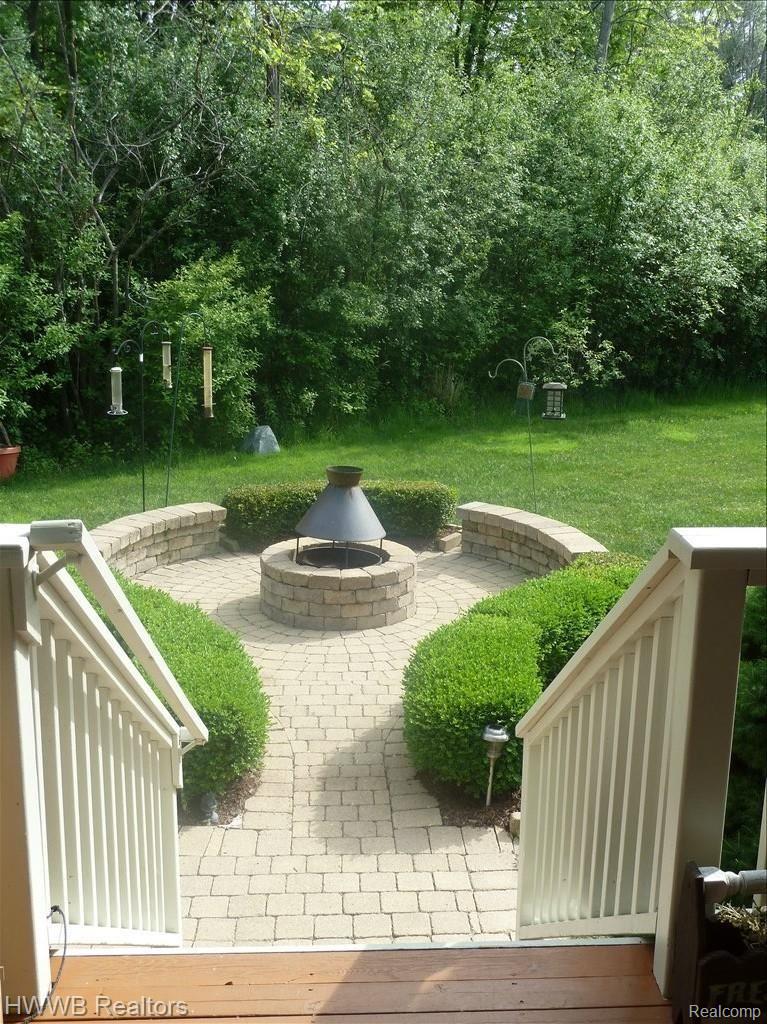 3593 Winding Brk Circle, Unit 88 Rochester, MI 48309 - Photo 9 of 12 Fire Pit
