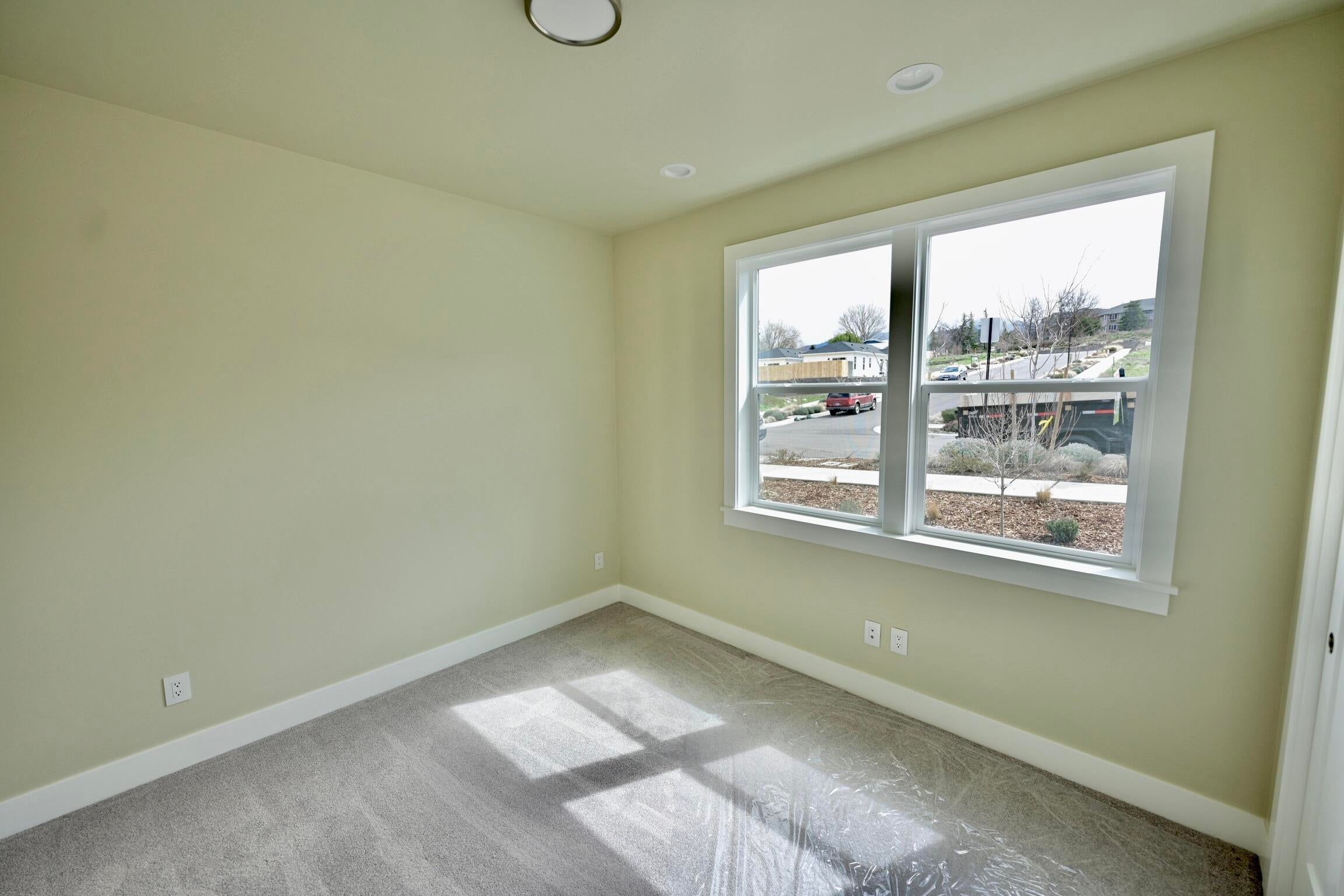 379 Randy Street Ashland, OR 97520 - Photo 19 of 25 guest bedroom