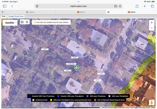 a view of entryway with a outdoor space