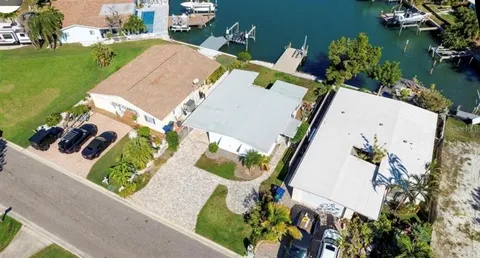 $624,900 | 17611 1st Street East, Redington Shores, FL 33708