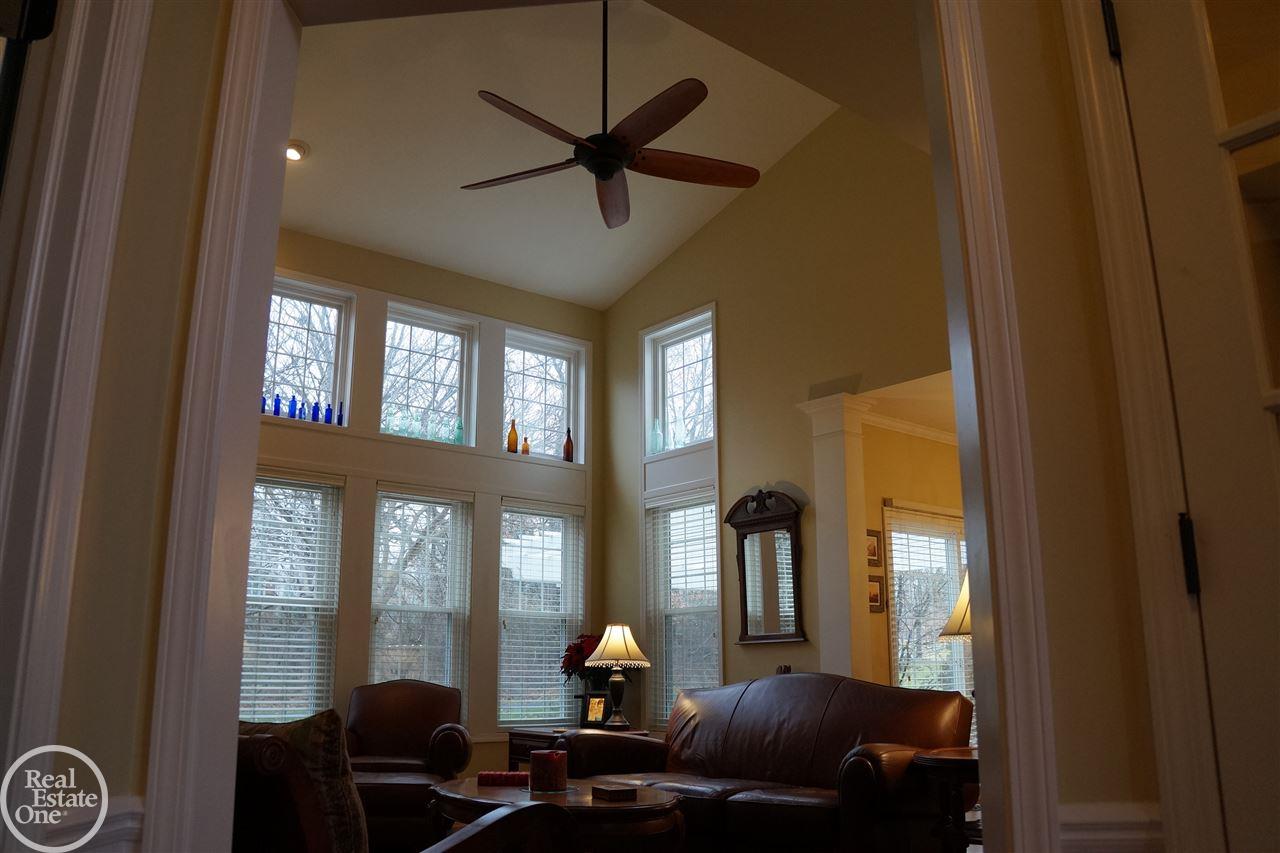 1977 Watson Circle Rochester, MI 48306 - Photo 10 of 60 31273816-9.JPG