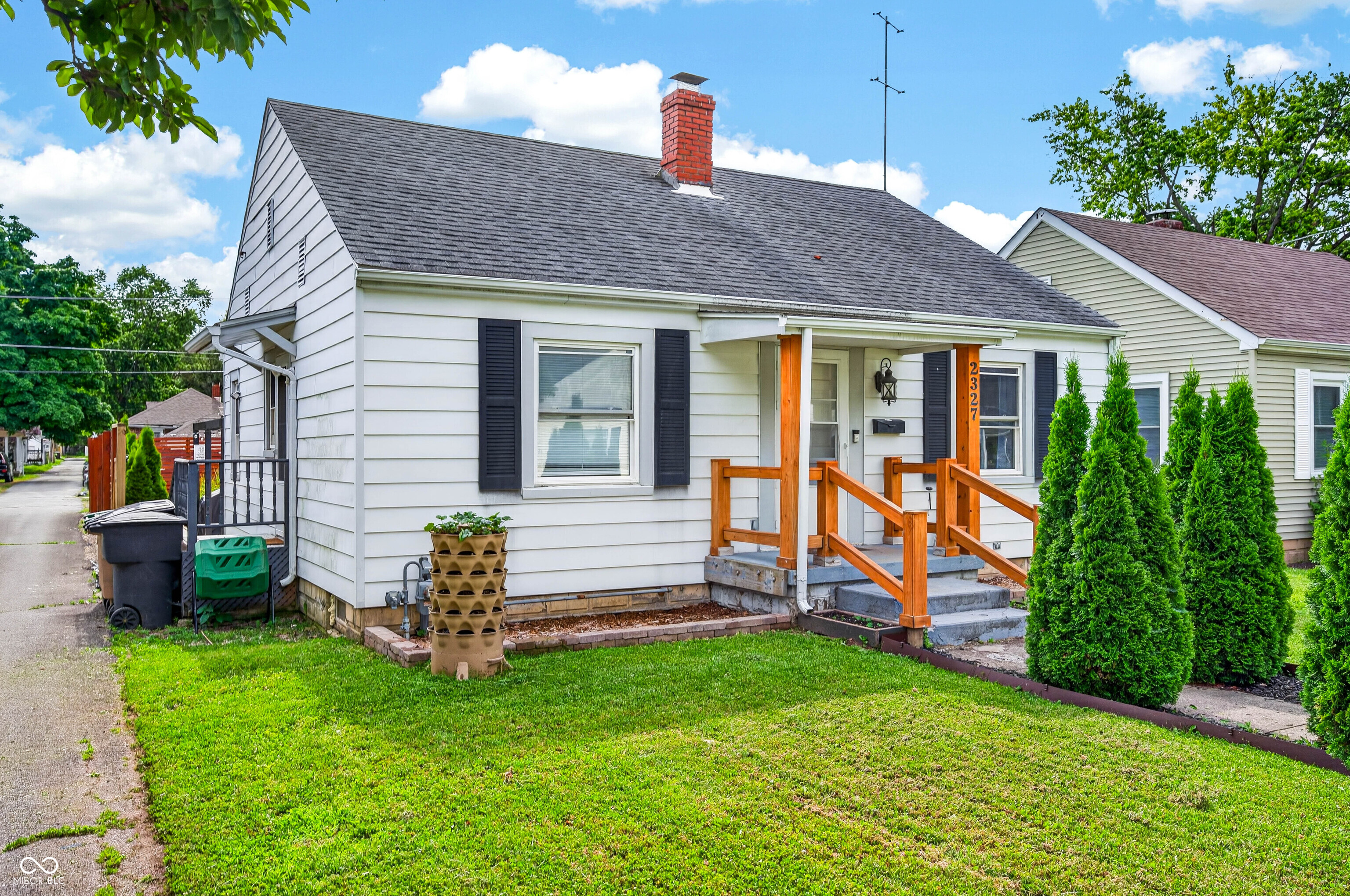 2327 Gilmore Street Columbus, IN 47201 - Photo 1 of 54