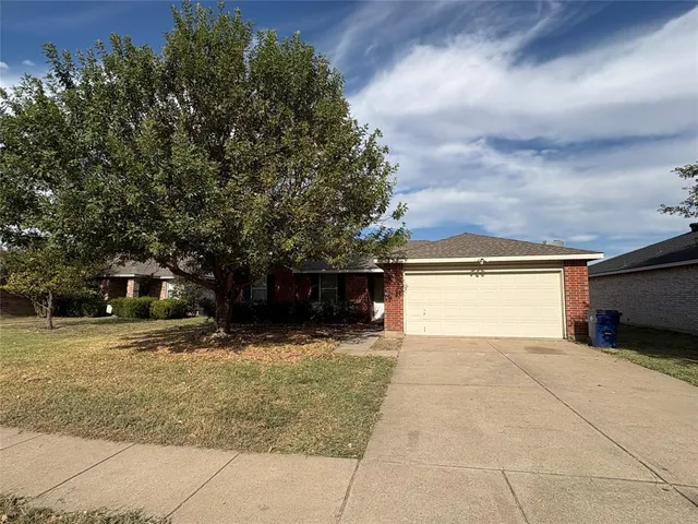 a view of a house with a yard and garage