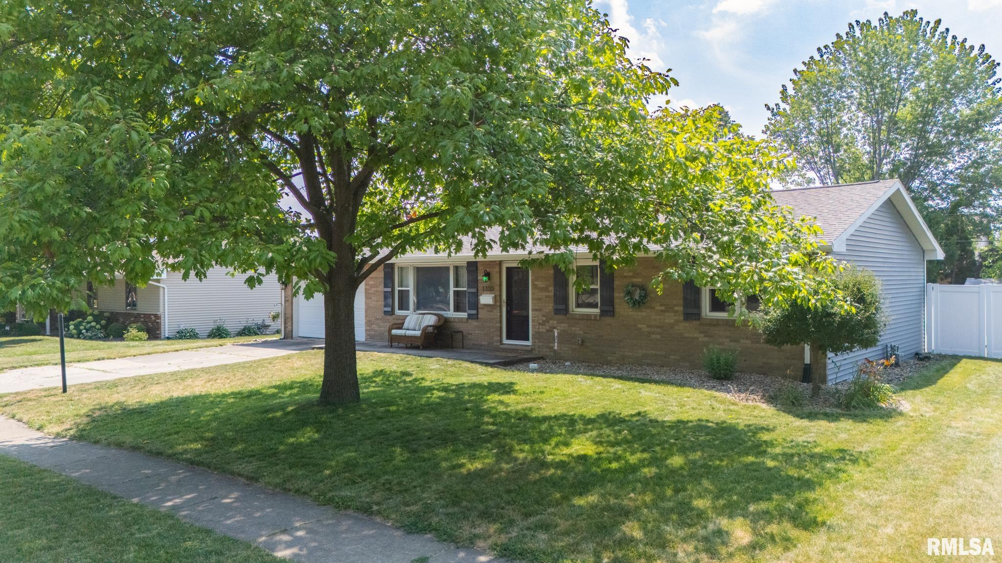 1100 Hampton Road Washington, IL 61571 - Photo 1 of 64