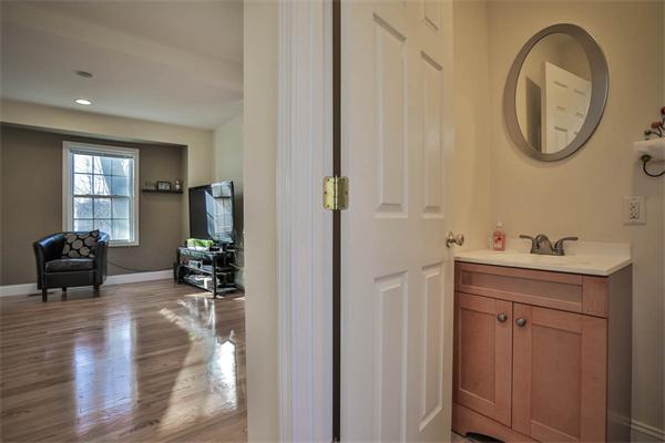 26 Border Road Reading, MA 01867 - Photo 11 of 16 Gallery Image 11