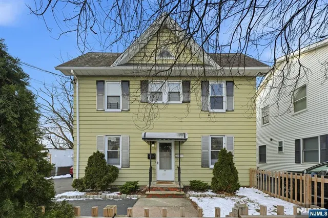 $2,400 | 264 Hoboken Road, Unit 1, East Rutherford, NJ 07073